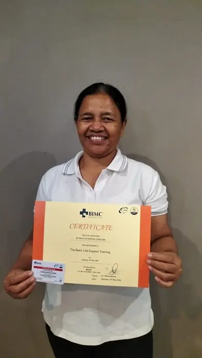 A Bella Bali Nanny team member holding a certificate