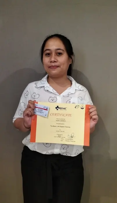 A Bella Bali Nanny team member holding a certificate